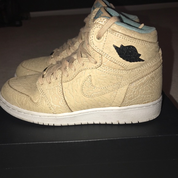 SAND DUNE JORDANS GS - Picture 5 of 5